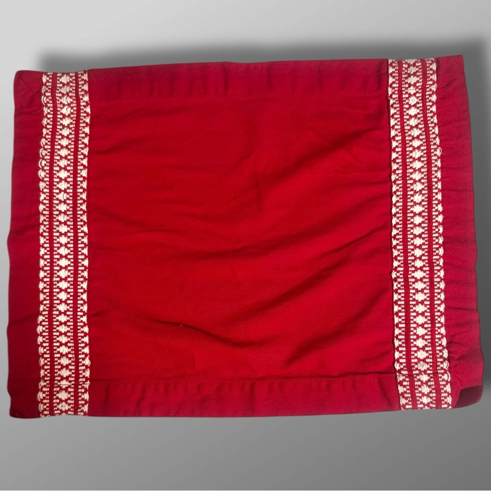 Set of 8 Red Embroidered Placemats 18x14 Holiday Christmas Table Decor Festive - Picture 4 of 7